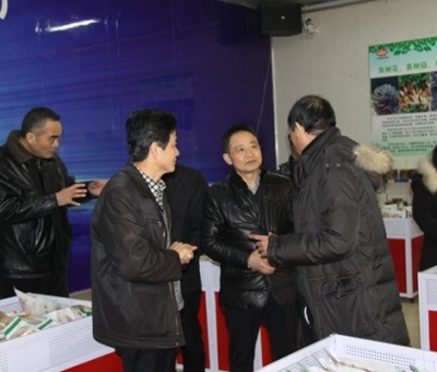 湖北省黃梅縣商業(yè)考察團(tuán)蒞臨仙客來(lái)公司考察