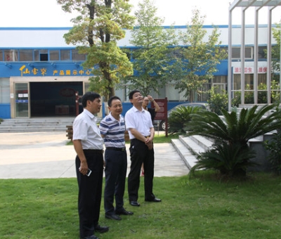 中國(guó)食用菌協(xié)會(huì)常務(wù)副會(huì)長(zhǎng)高茂林一行視察仙客來公司