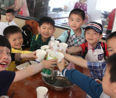 九江小學(xué)師生赴仙客來公司開展校外研學(xué)旅行活動