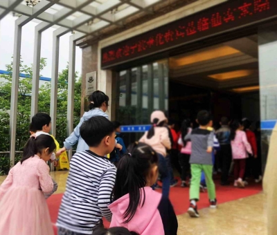 小學(xué)生組團“攻陷”仙客來靈芝工業(yè)園區(qū)！