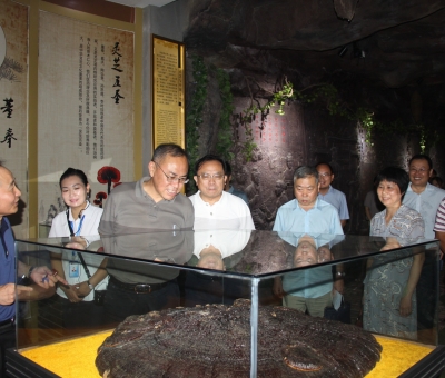 九江職業(yè)大學(xué)黨委書記，市教育局黨委書記、局長(zhǎng)熊穎蒞臨仙客來(lái)公司走訪調(diào)研