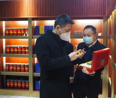 市委常委、市紀(jì)委書記熊明一行到仙客來(lái)公司走訪慰問(wèn)并調(diào)研食品安全工作