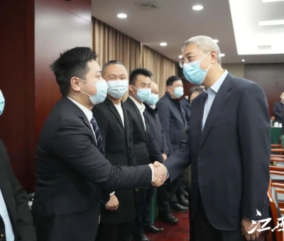 堅(jiān)守主業(yè) 提振信心 - 仙客來(lái)公司總經(jīng)理潘峰參加省委書記主持的民營(yíng)企業(yè)座談會(huì)